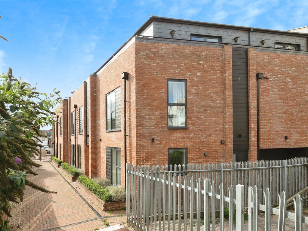 New home, 2 bed flat for sale in Laser Lane, St. LeonardsOnSea TN37