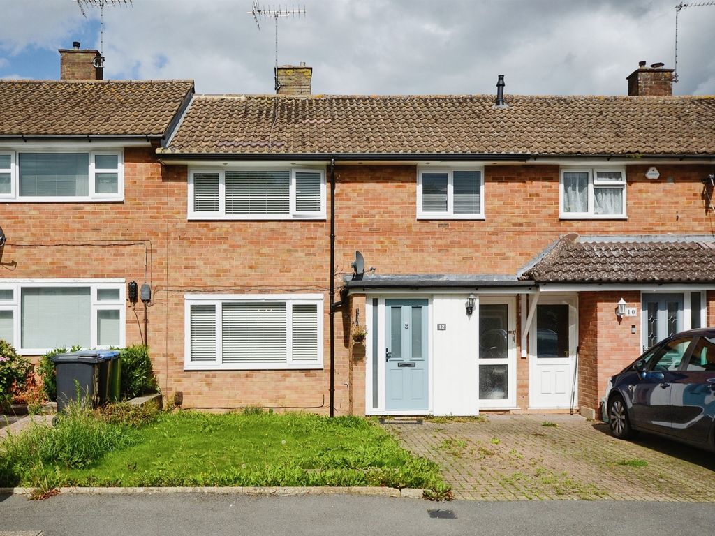 3 bed terraced house to rent in Chasden Road, Hemel Hempstead HP1, £