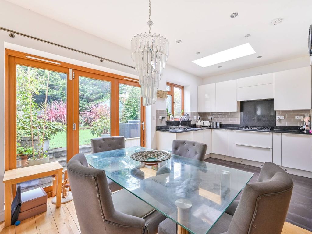 N12, North Finchley, London,