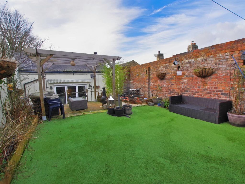 3 bed semidetached bungalow for sale in Saddleworth Road, Greetland, Halifax HX4, £240,000 Zoopla