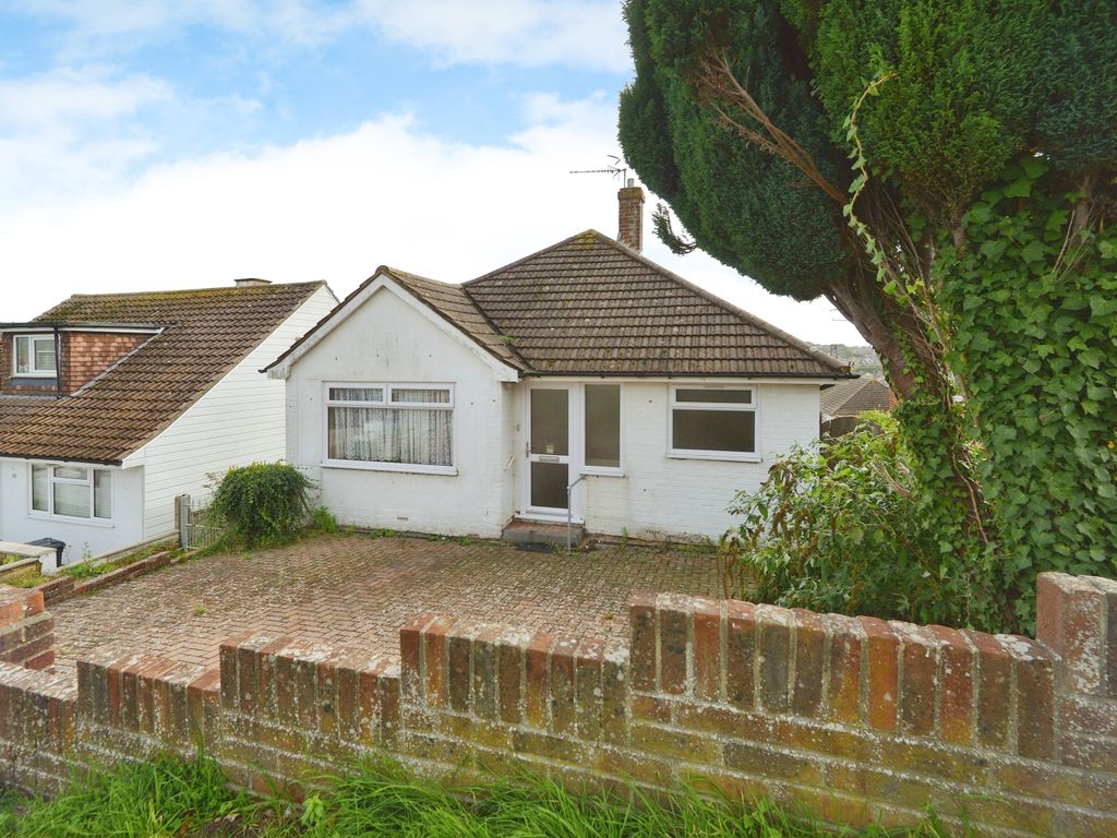 3 bed bungalow for sale in Tumulus Road, Saltdean, Brighton BN2, £