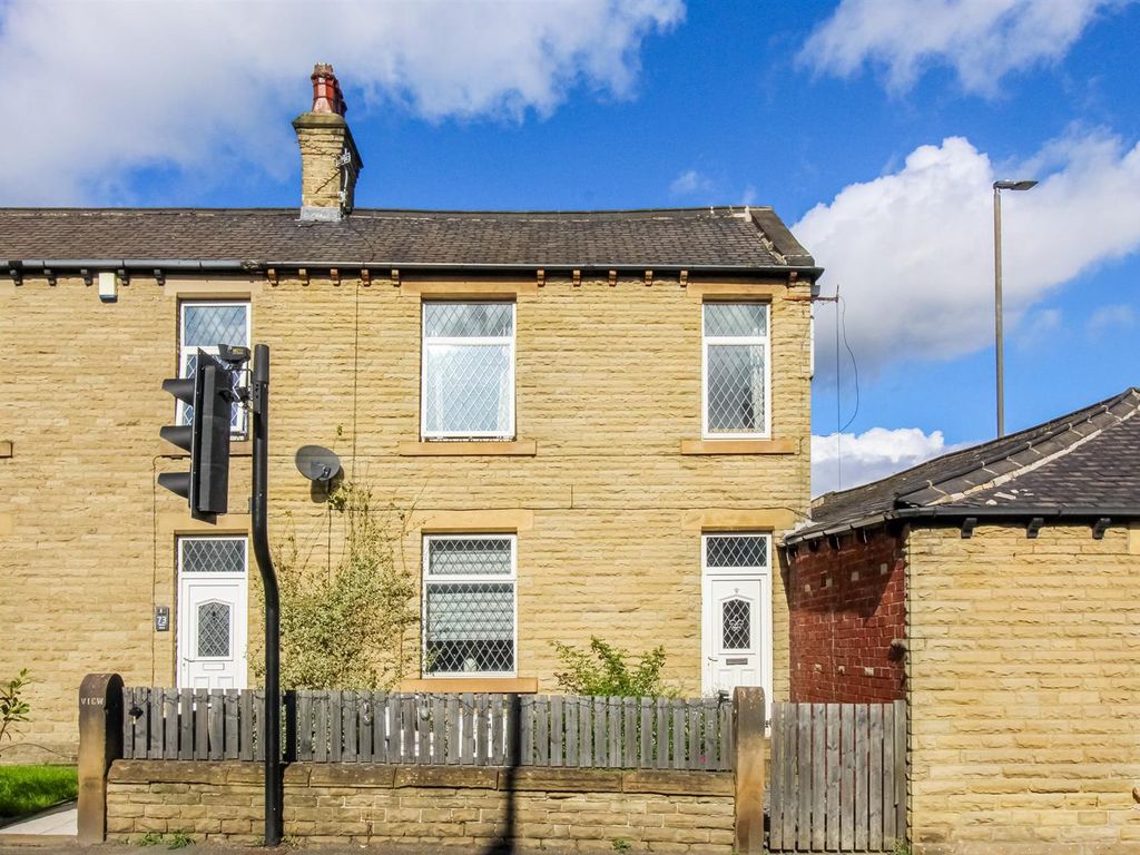 3 bed semidetached house for sale in Manor Road, Ossett WF5, £145,000