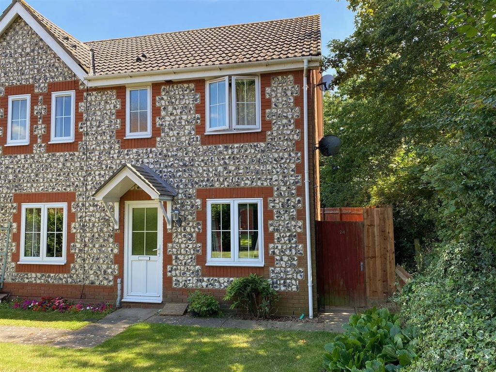 2 bed end terrace house for sale in Bugsby Way, Kesgrave, Ipswich IP5