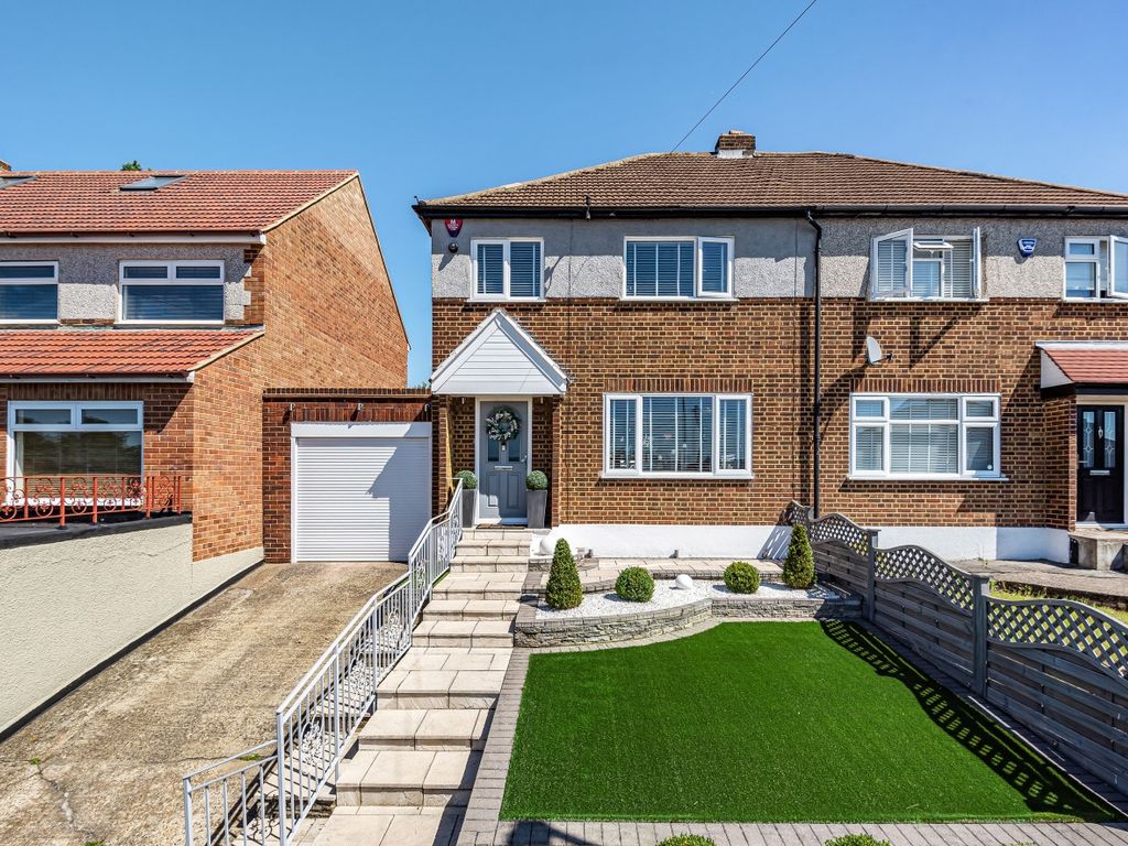 3 bed semidetached house for sale in Brasted Close, Bexleyheath DA6