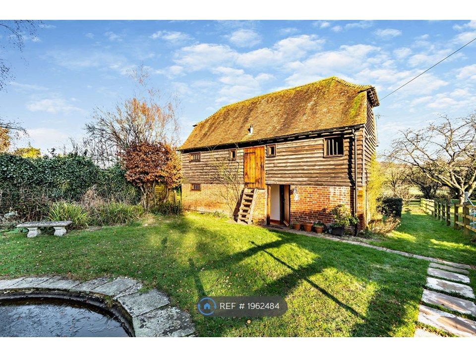 2 bed detached house to rent in Denwood Street, Crundale, Canterbury