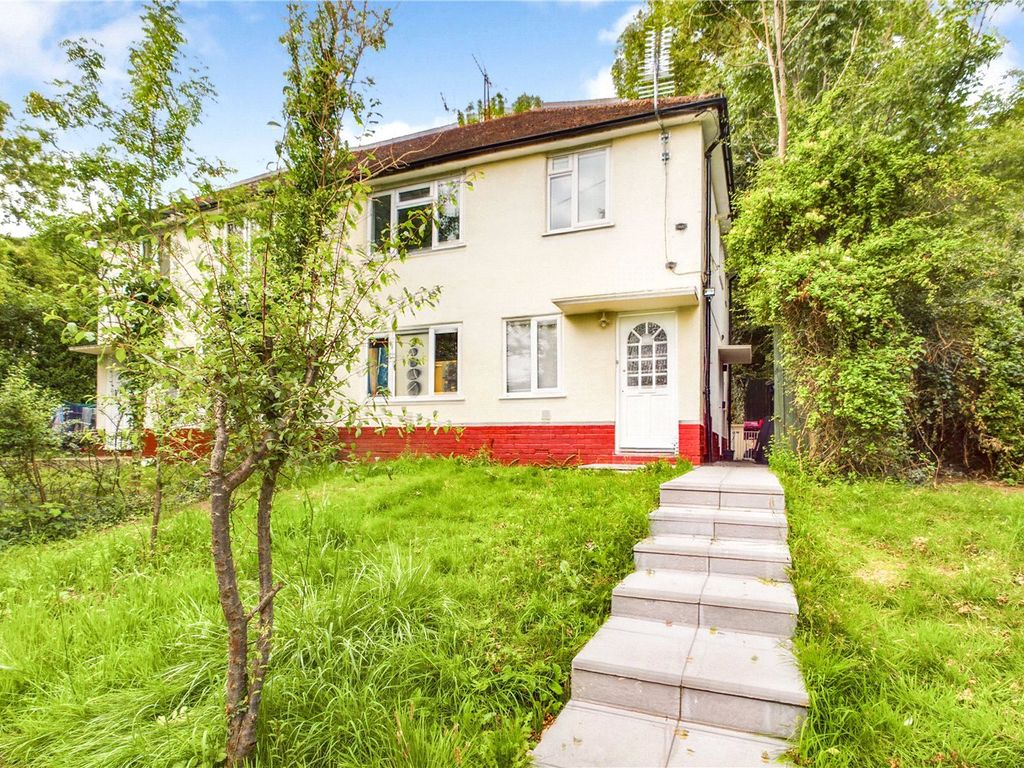 2 bed to rent in Kentwood Hill, Tilehurst, Reading