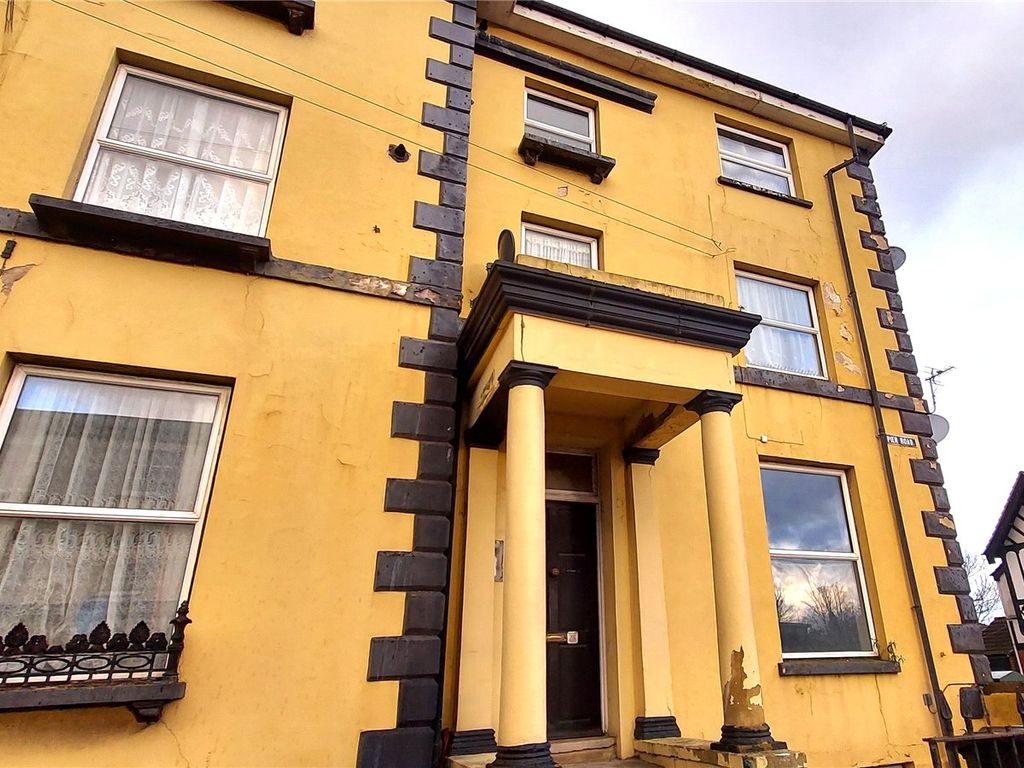 Studio to rent in Pier Road, Northfleet, Gravesend, Kent DA11, £575 pcm
