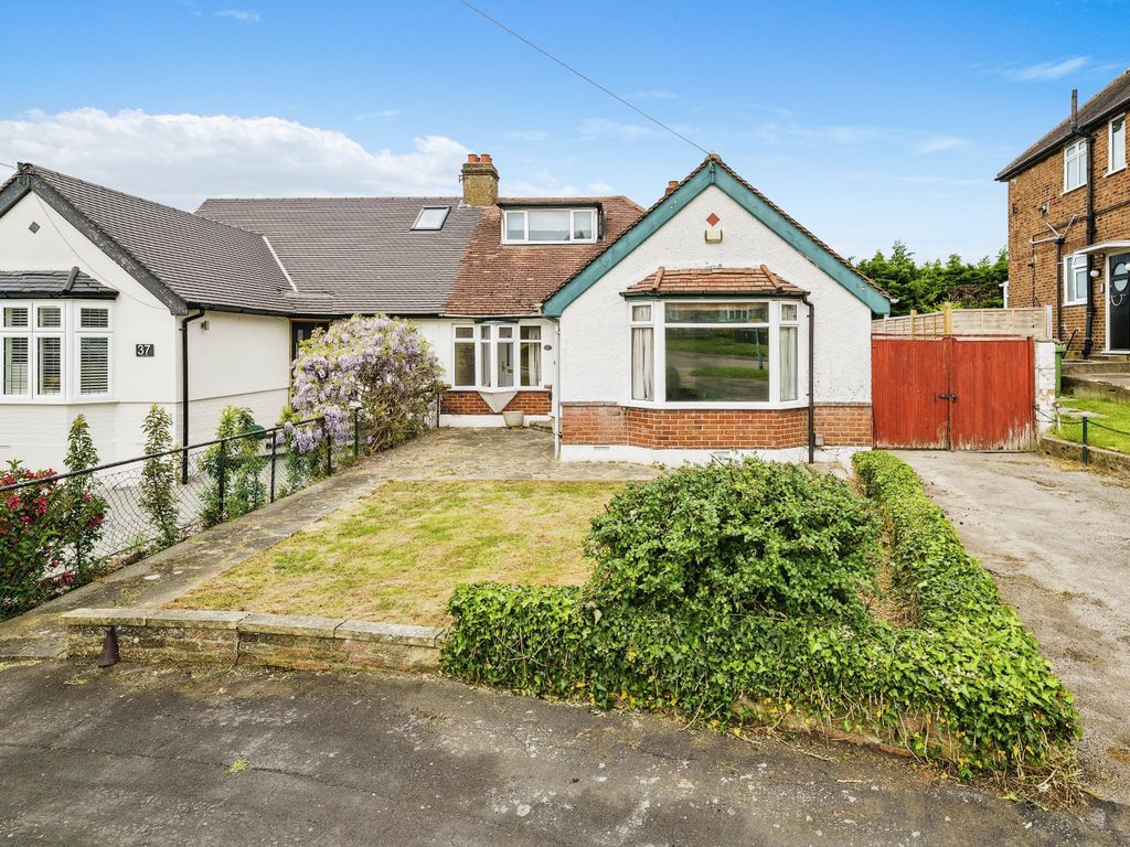 3 bed semidetached bungalow for sale in Strafford Gate, Potters Bar
