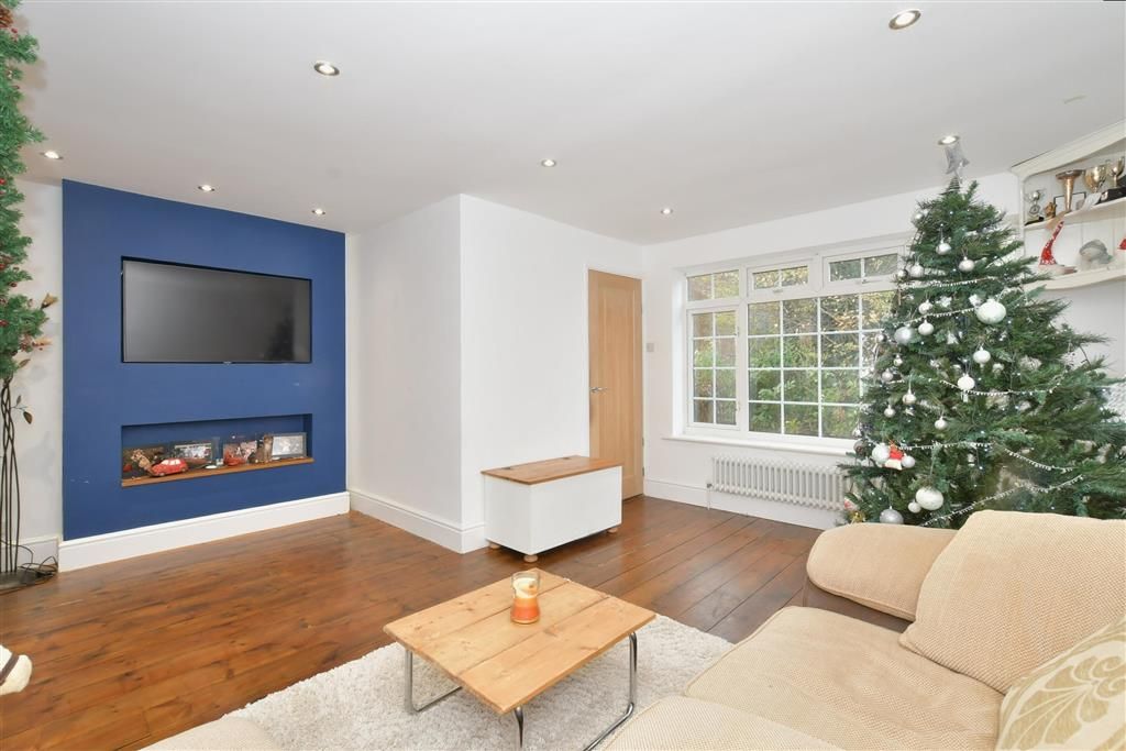 3 bed end terrace house for sale in Freshfield Gardens, Waterlooville