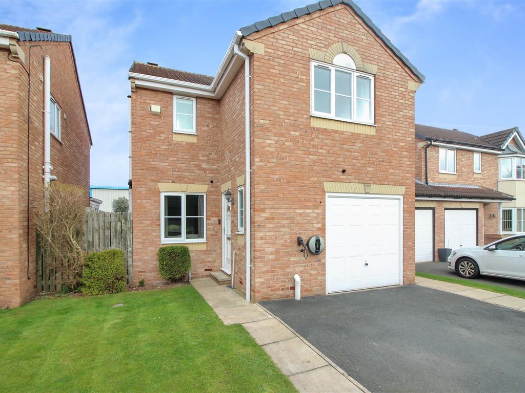 3 bed detached house for sale in Greenacre Court, Garforth, Leeds LS25