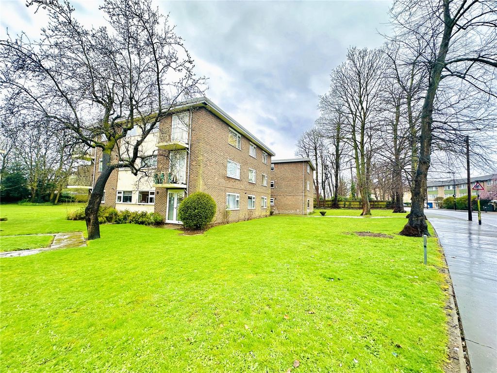 2 bed flat for sale in Bramley Hyrst, Bramley Hill, South Croydon CR2