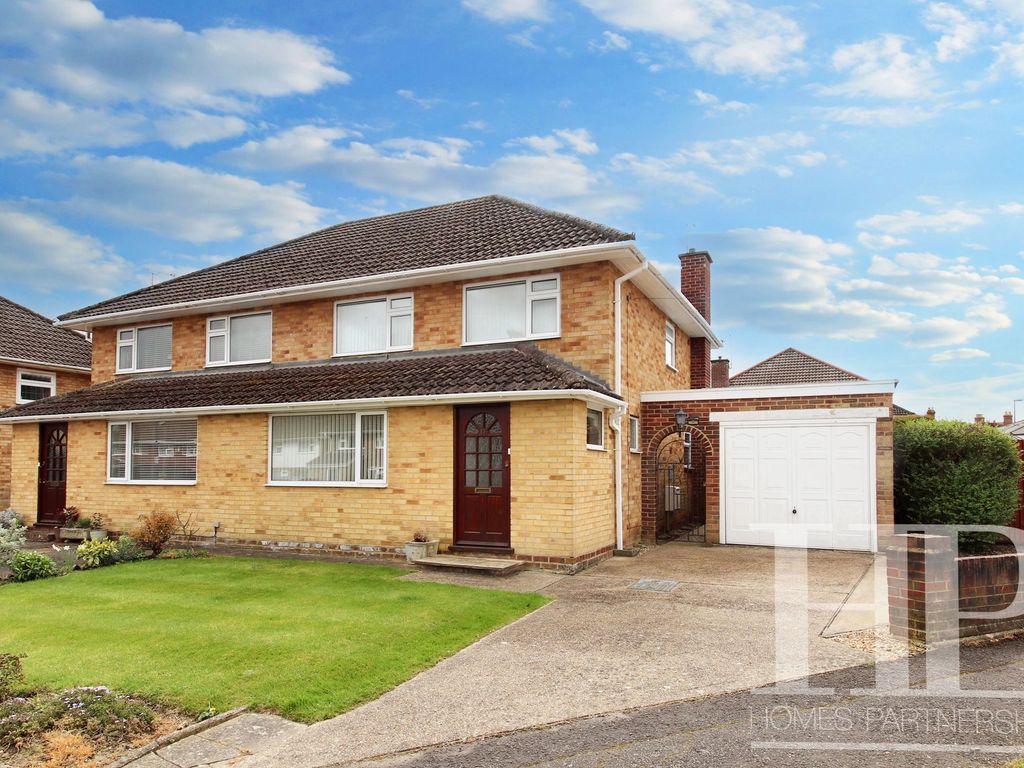 3 bed semidetached house for sale in Crabbet Road, Crawley RH10, £