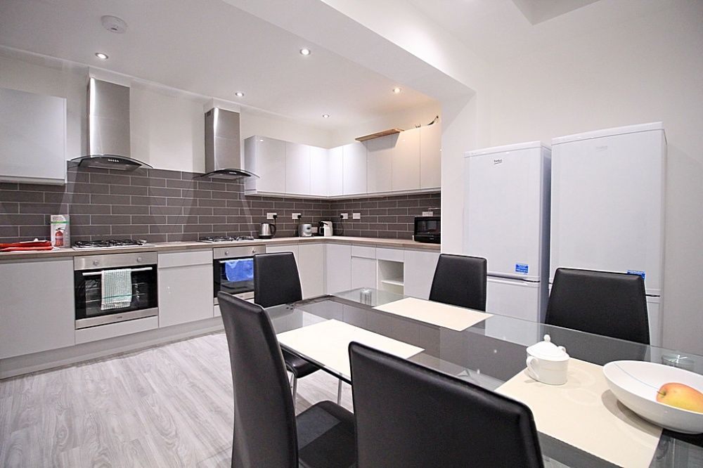 Room to rent in Tennyson Road, Hounslow TW3 Zoopla