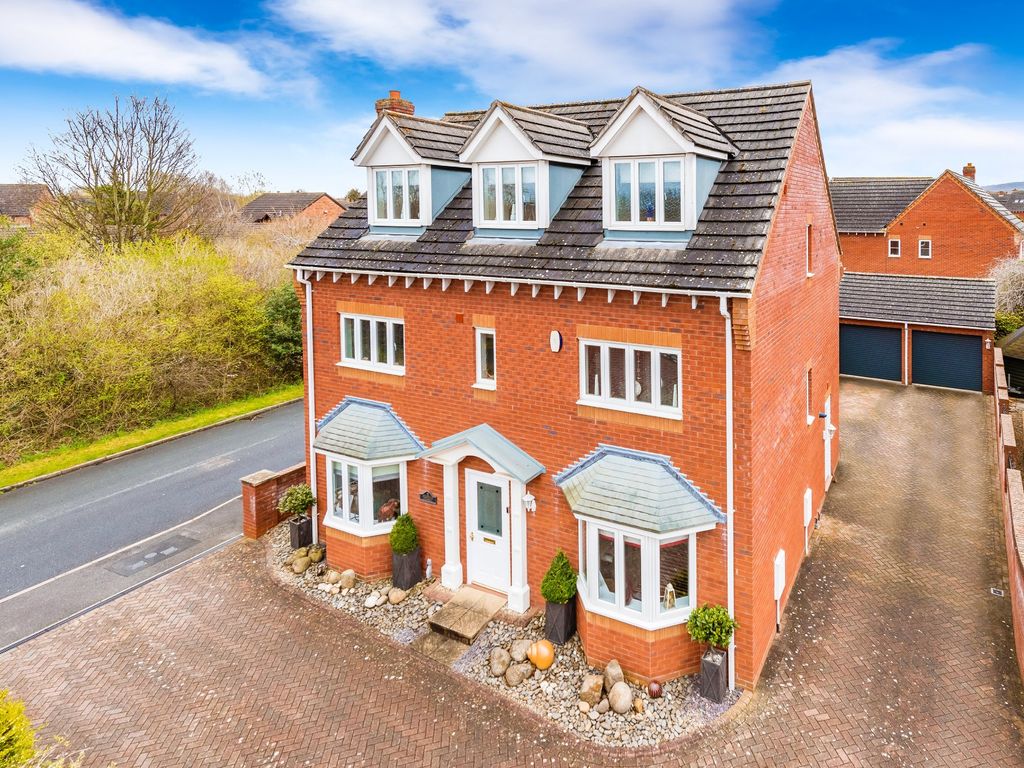 5 bed detached house for sale in Dulwich Grange, Bratton, Telford TF5
