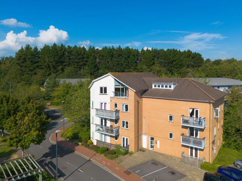 2 bed flat for sale in Grangemoor Court, Cardiff CF11, £235,000 Zoopla