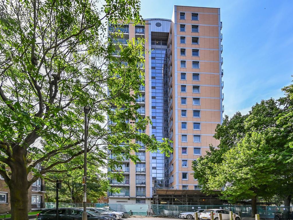 2 bed flat for sale in Weybridge Point, Sheepcote Lane, Battersea