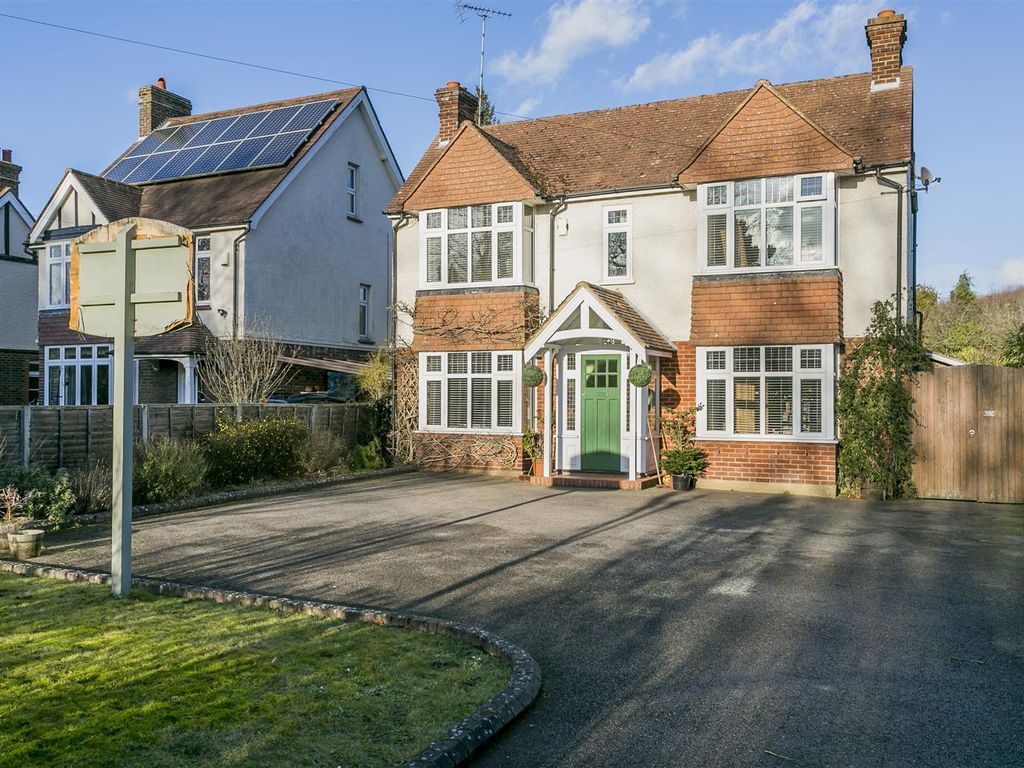 5 bed detached house for sale in London Road, Leybourne, West Malling
