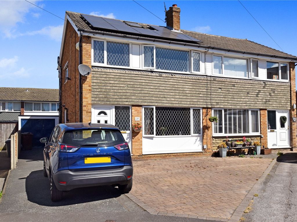 3 bed semidetached house for sale in St. Marys Close, Tingley