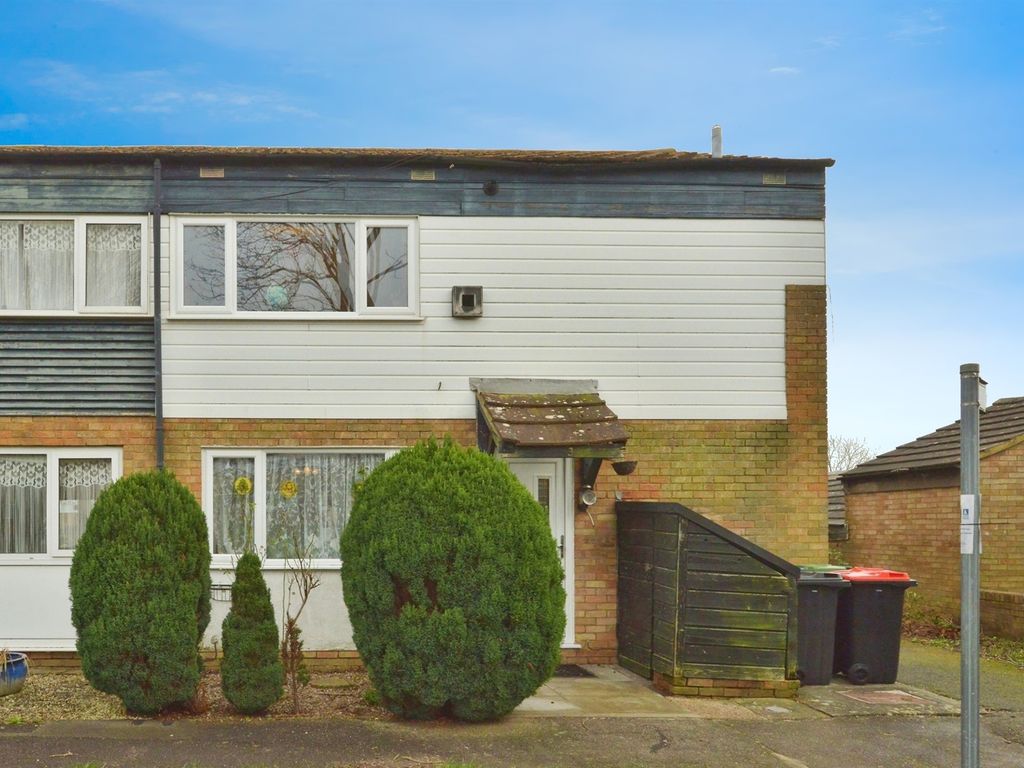 3 bed end terrace house for sale in Ferndale, Eaglestone, Milton Keynes