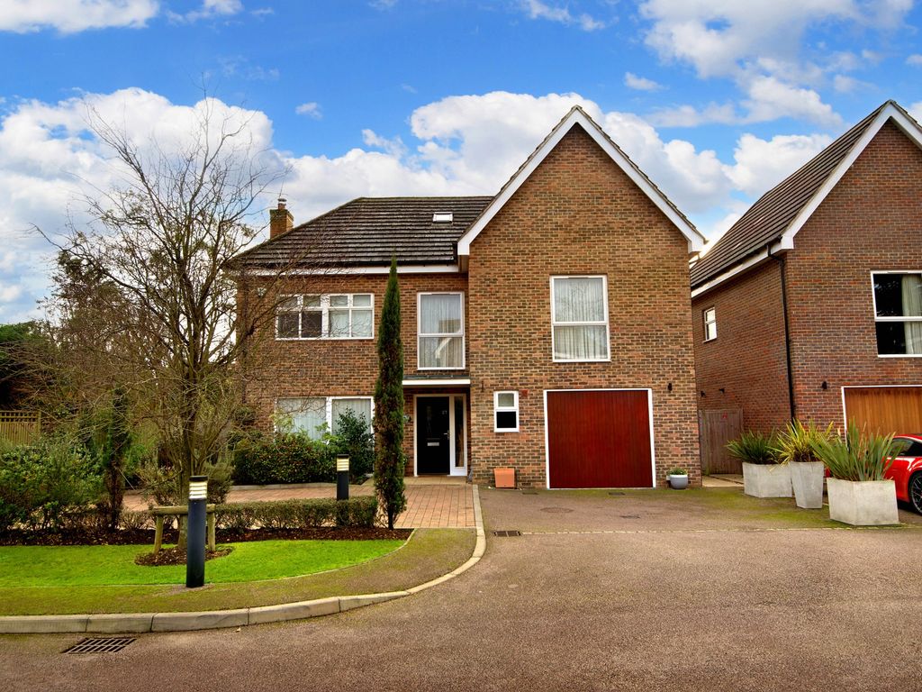 Upper Hill Rise, Rickmansworth WD3  