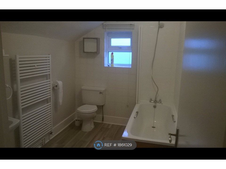 2 bed terraced house to rent in Norman Road, Tunbridge Wells TN1, £