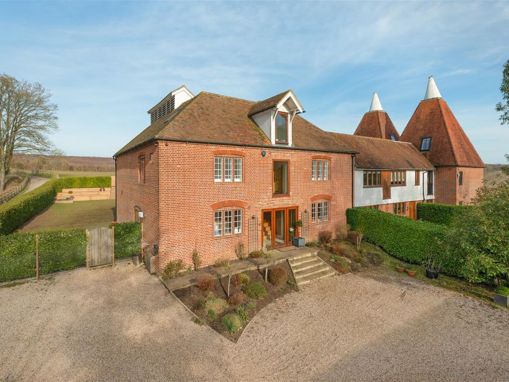 6 bed property for sale in Lower Ensden Road, Old Wives Lees