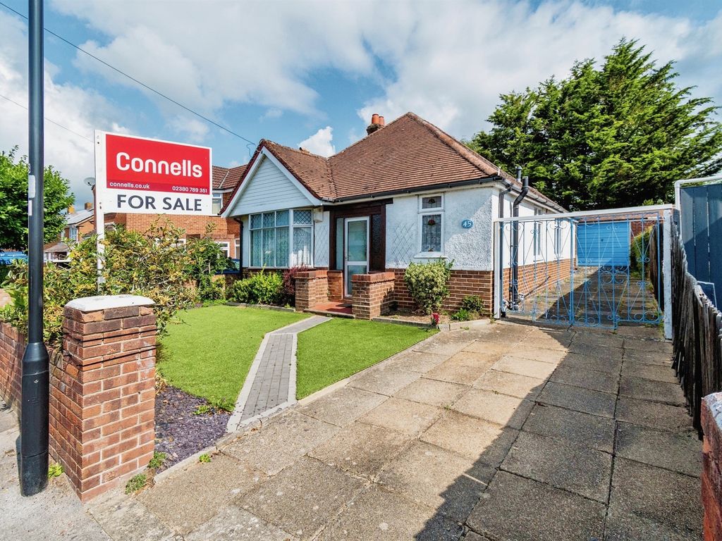 3 bed detached bungalow for sale in Maybush Road, Southampton SO16, £