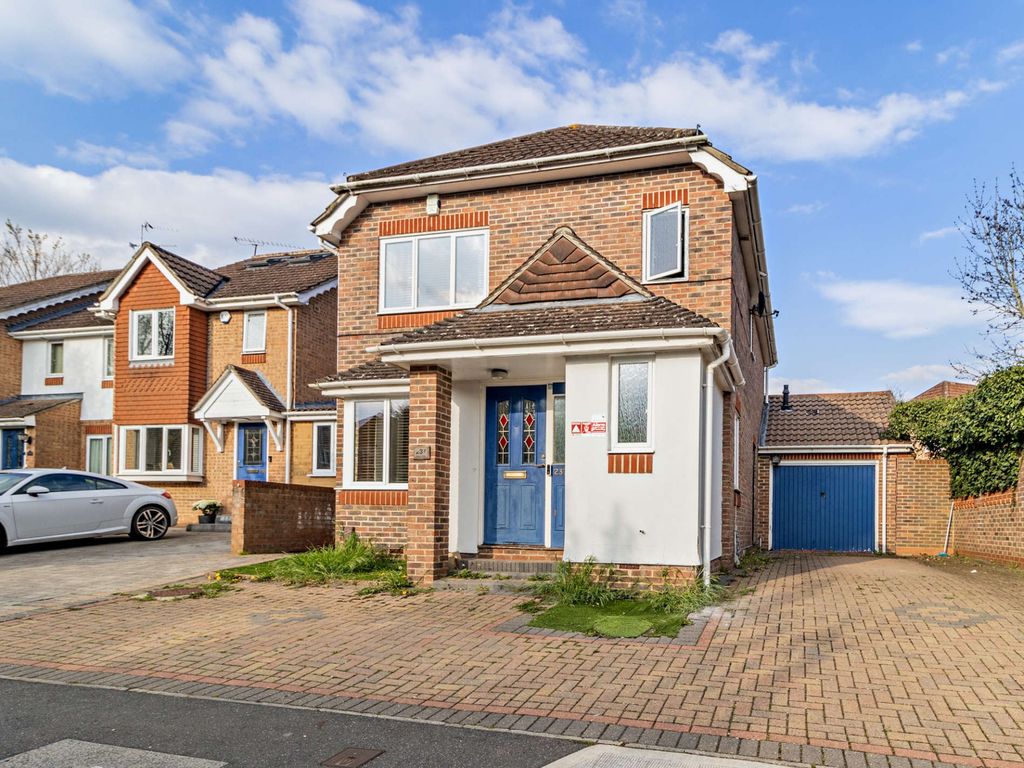 3 bed detached house for sale in Tolcarne Drive, Pinner HA5, £799,999