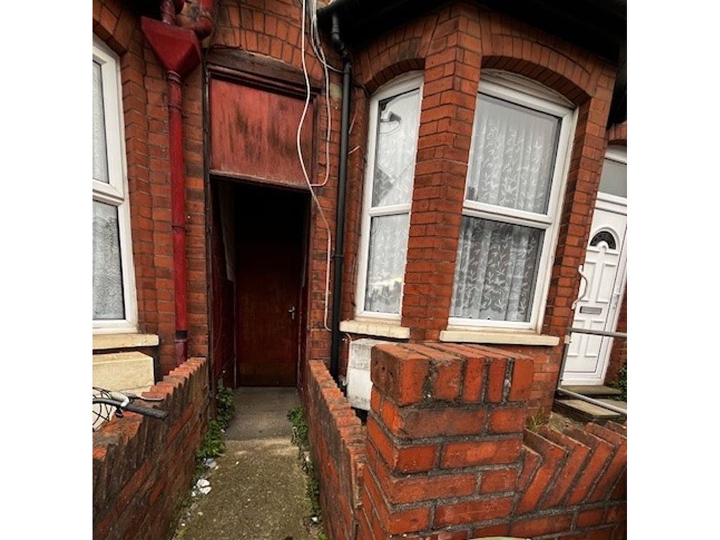 2 bed terraced house for sale in Dane Road, Luton LU3, £210,000 Zoopla