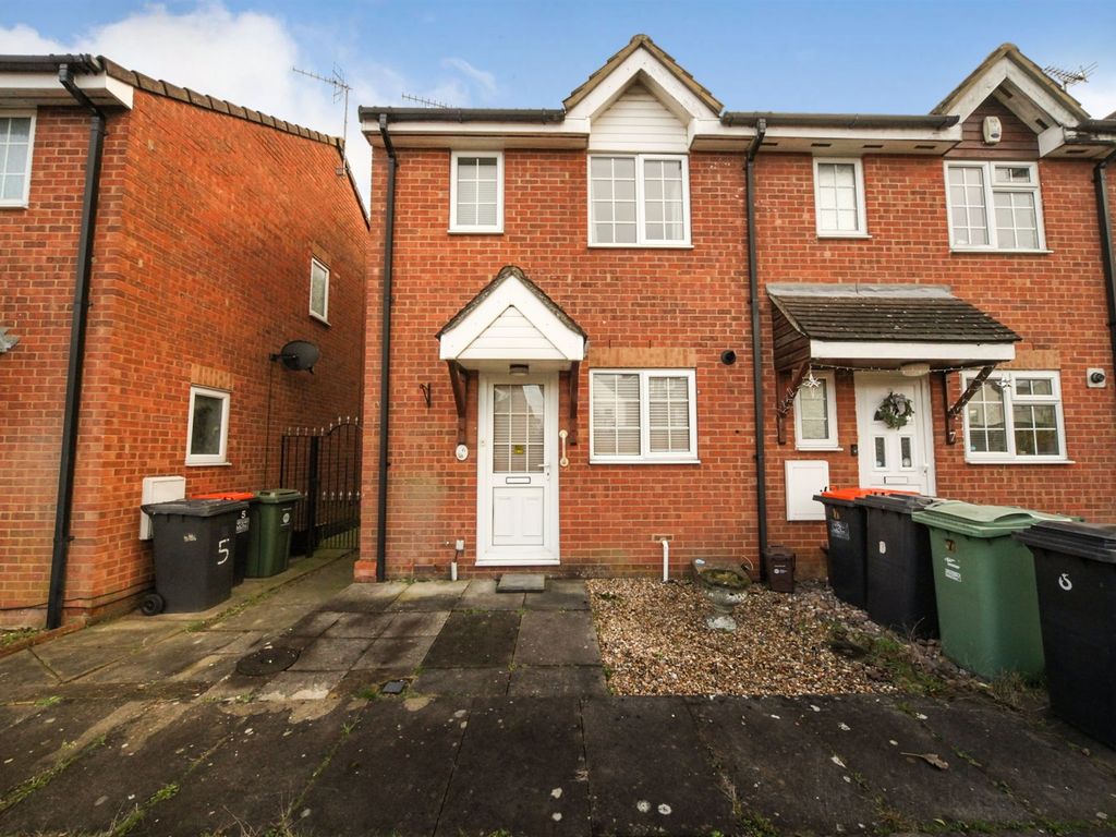 2 bed end terrace house for sale in Falcon Close, Dunstable LU6 Zoopla