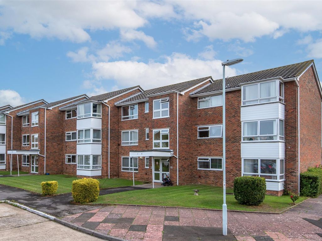 2 bed flat for sale in Hawthorn Gardens, Broadwater, Worthing BN14 Zoopla