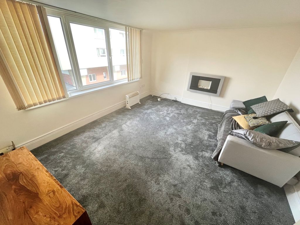2 bed flat to rent in Kirkgate, Wakefield WF1, £750 pcm Zoopla