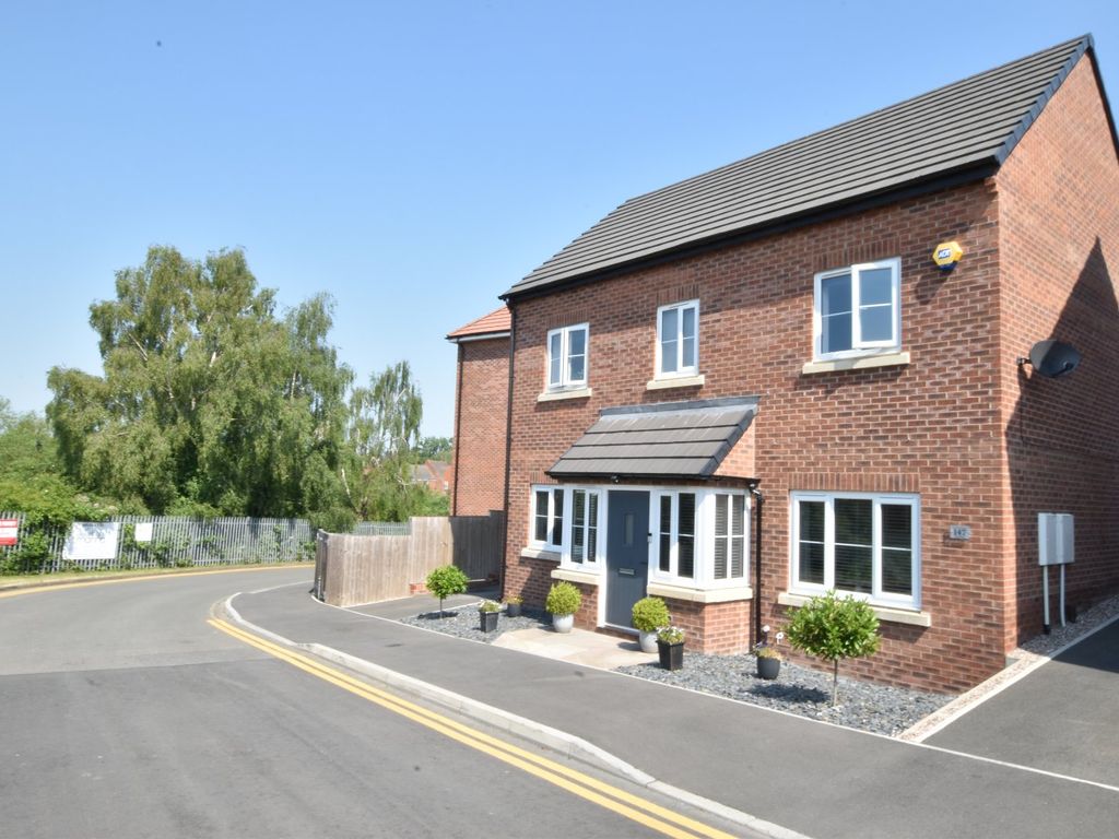 5 bed detached house for sale in Kings Road, Evesham, Worcestershire