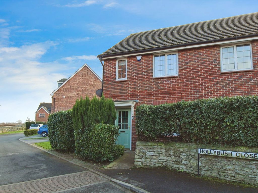 3 bed semidetached house for sale in Hollybush Close, Whitley DN14, £