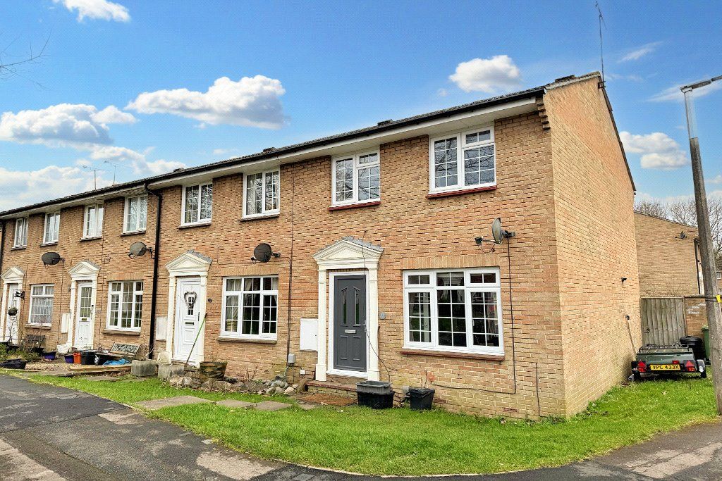 3 bed end terrace house for sale in Grantham Close, Freshbrook, Swindon