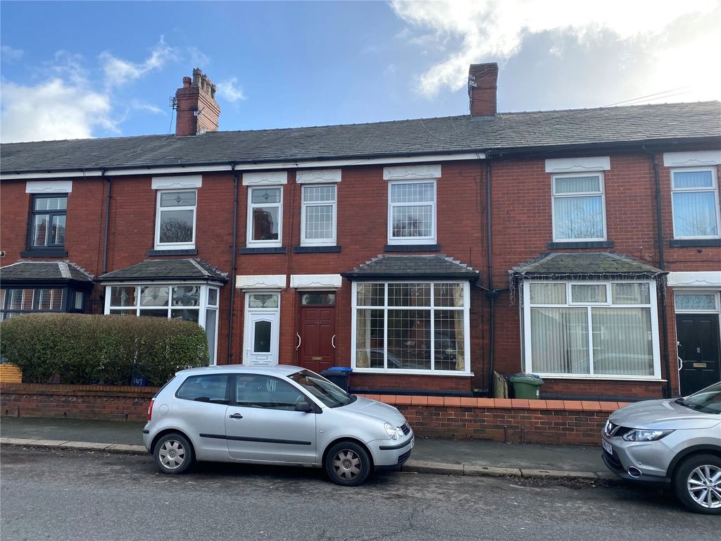 4 bed terraced house for sale in Dewsnap Lane, Dukinfield, Greater
