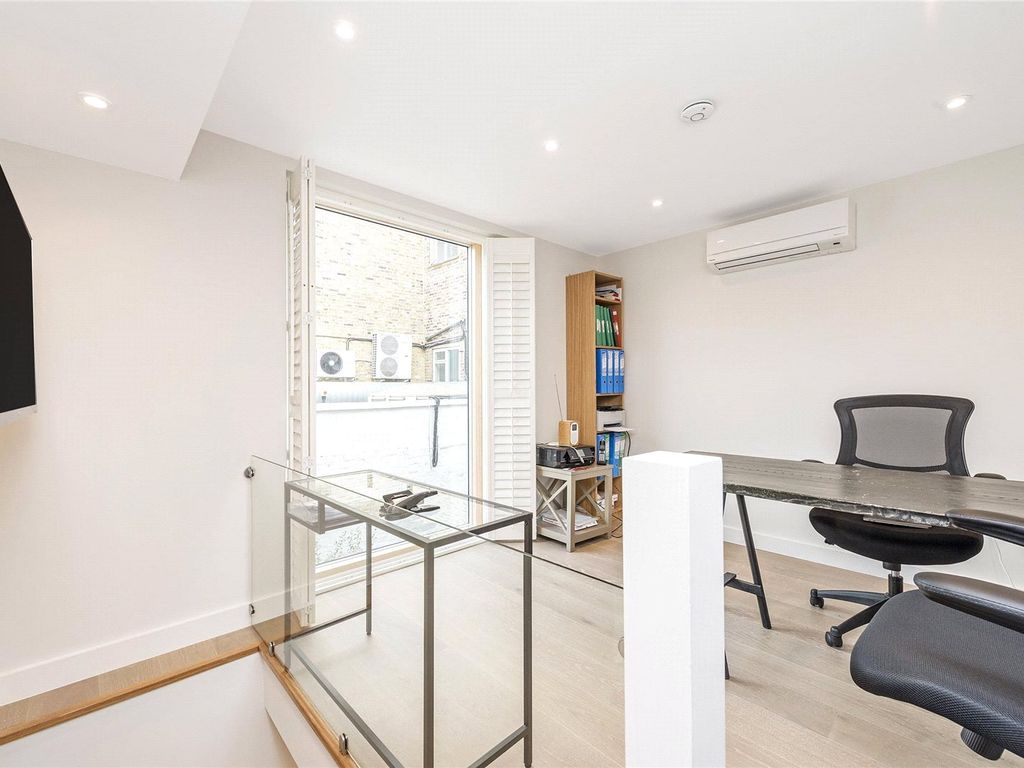 New home, 1 bed flat for sale in Redcliffe Road, Chelsea, London SW10