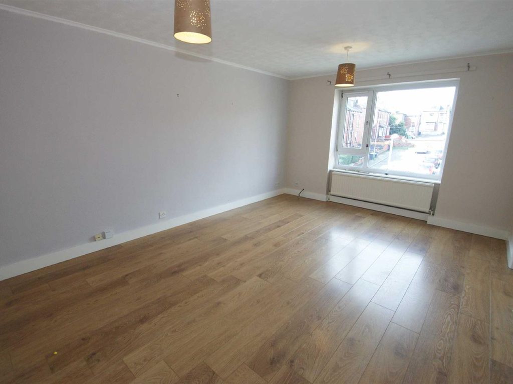 2 bed flat to rent in St. Marys Close, Leeds LS12, £725 pcm Zoopla