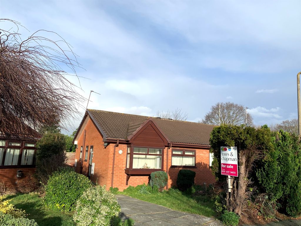 2 bed semidetached bungalow for sale in Summertrees Close, Greasby
