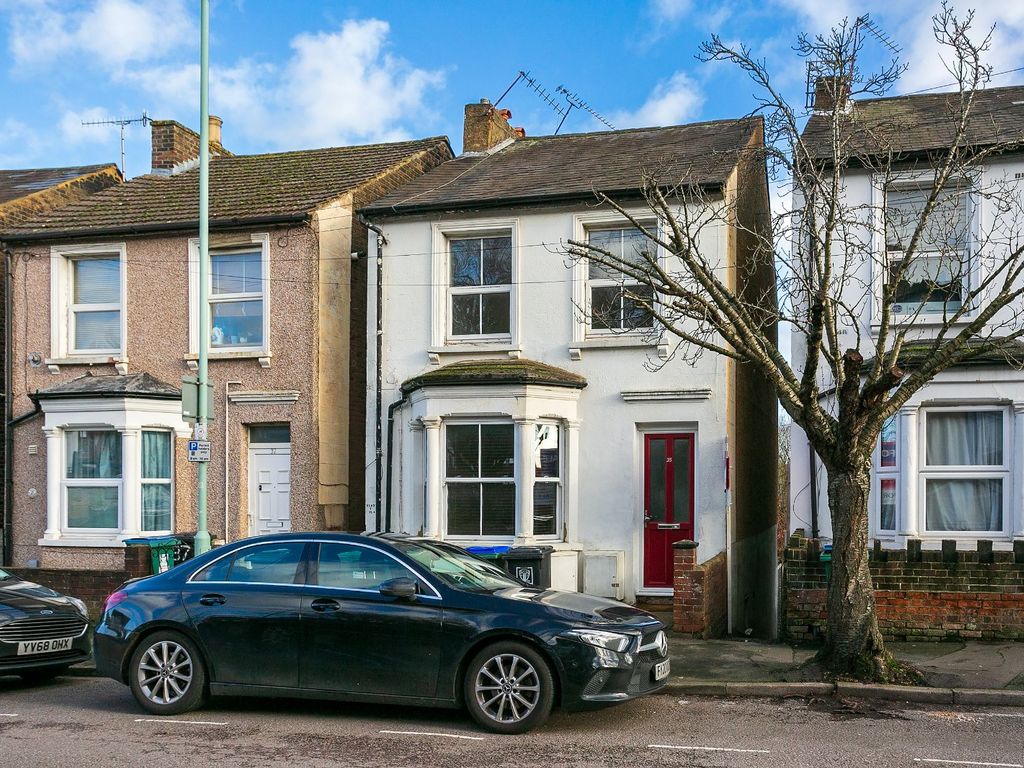 2 bed for sale in Gladstone Road, Watford, Hertfordshire