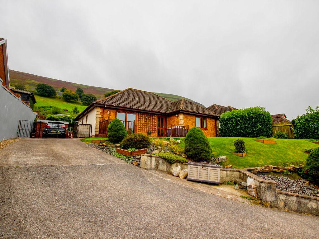 3 bed bungalow for sale in Glyn Milwr, Blaina, Abertillery NP13, £