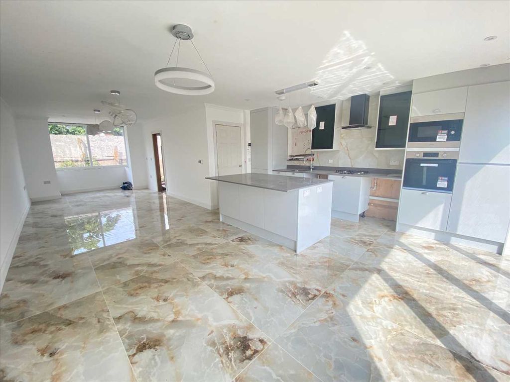 4 bed end terrace house for sale in Ruislip Road East, London W13, £