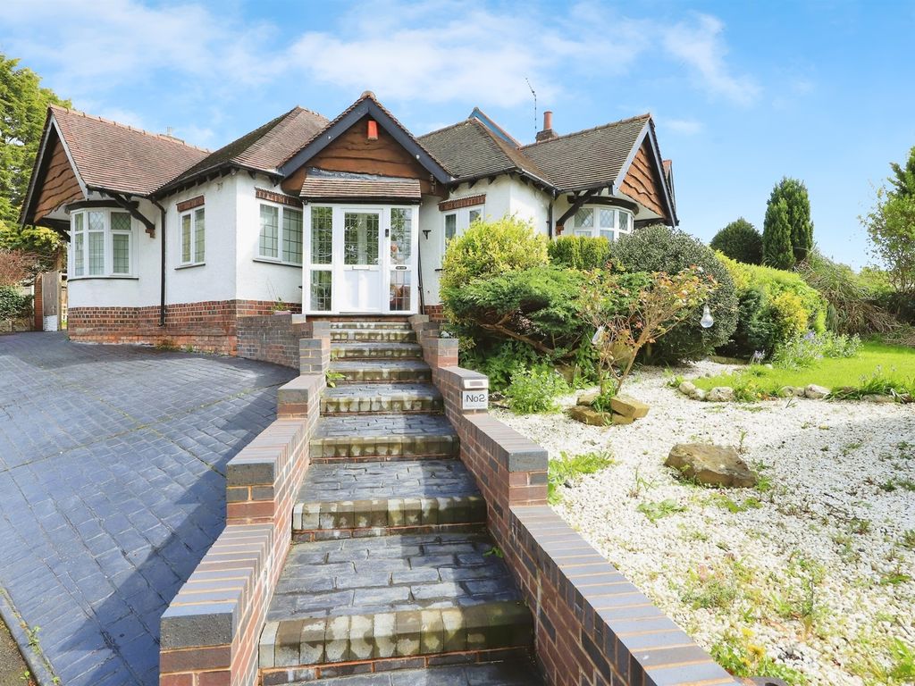 3 bed detached house for sale in Rookery Lane, Penn, Wolverhampton WV2