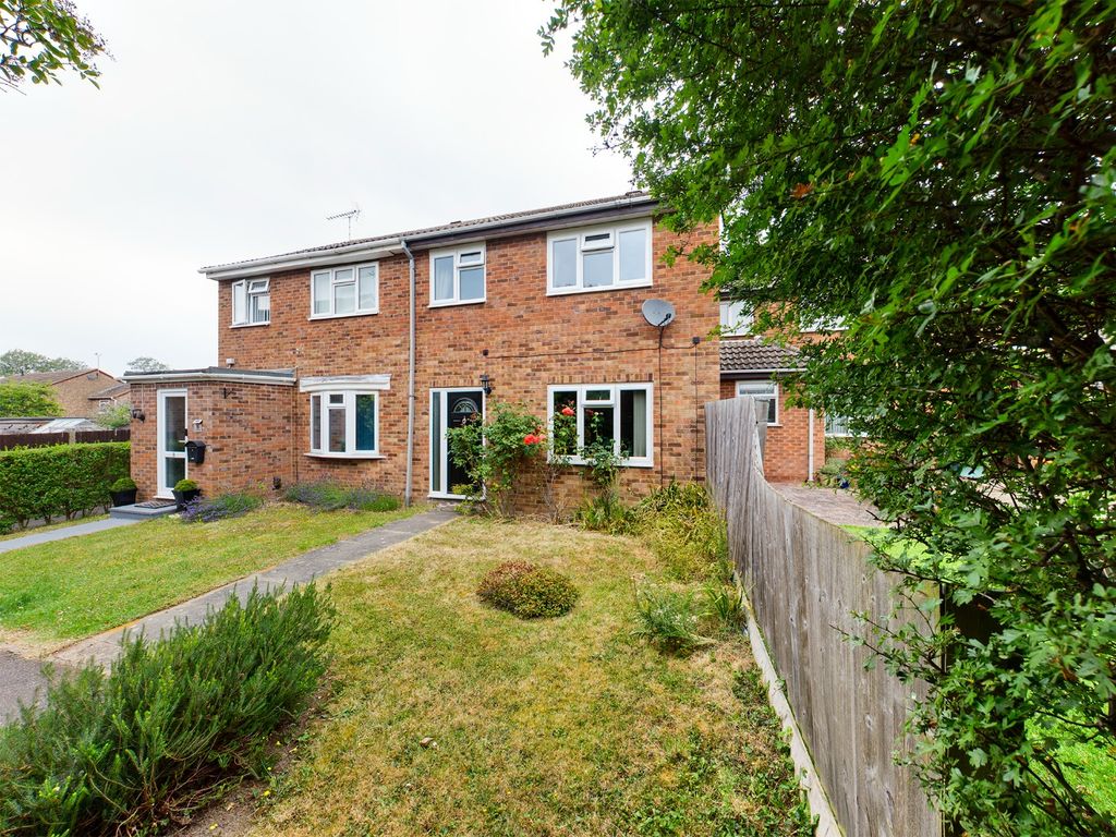 Wotton Path, Stoke Farm, Aylesbury HP21  