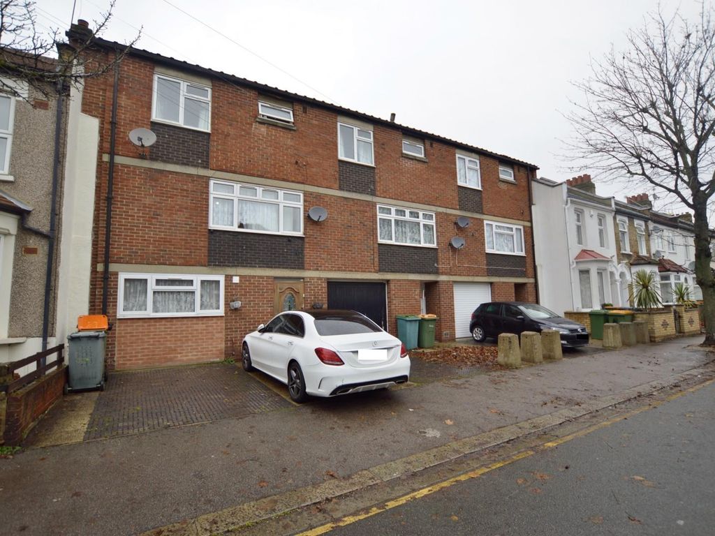 5 bed property for sale in Haig Road West, London E13, £600,000 Zoopla