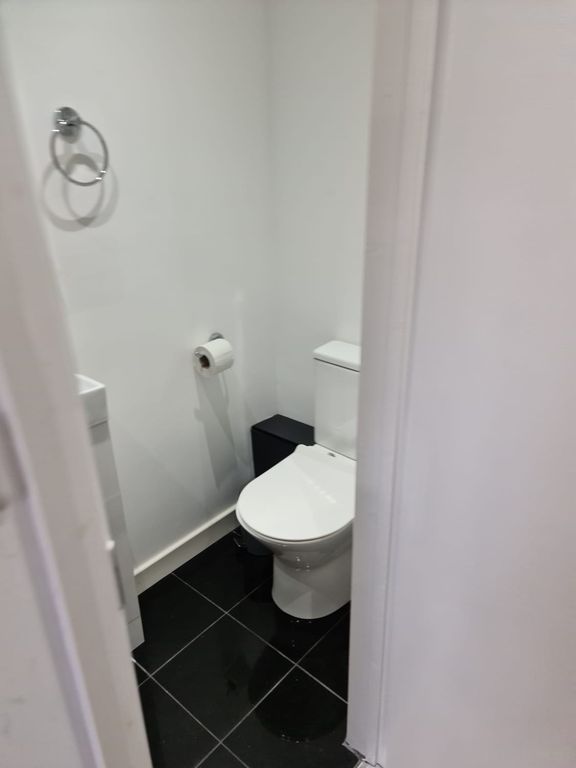 Studio to rent in Blenheim Gardens, London NW2, £1,320 pcm Zoopla