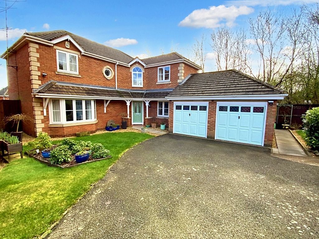 4 bed detached house for sale in Gainsborough Way, Daventry NN11, £