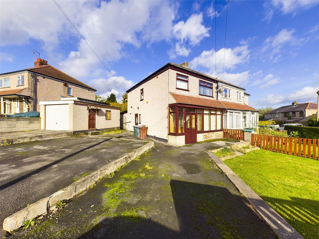 3 bed semidetached house for sale in Thorn Avenue, Bradford, West