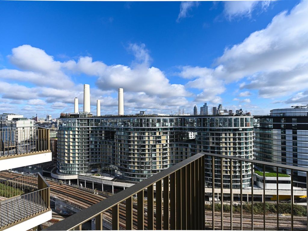 2 bed flat to rent in Fitzroy House, Palmer Road, Battersea SW11