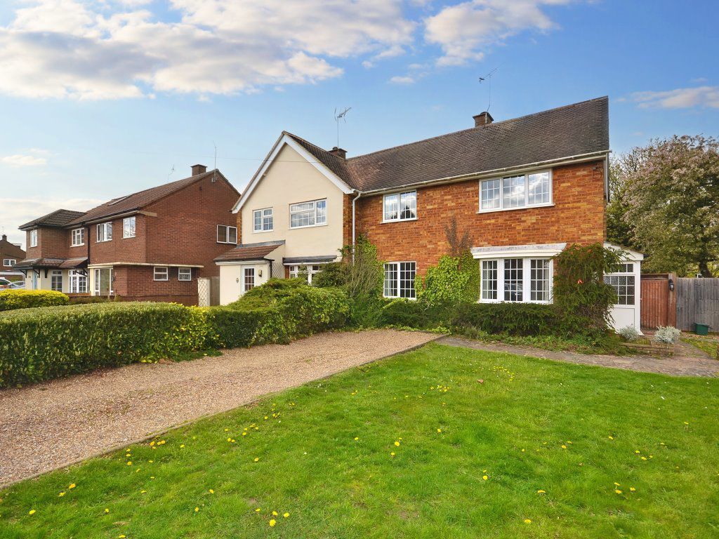 3 bed property to rent in Thirlmere Drive, St Albans AL1, £1,700 pcm